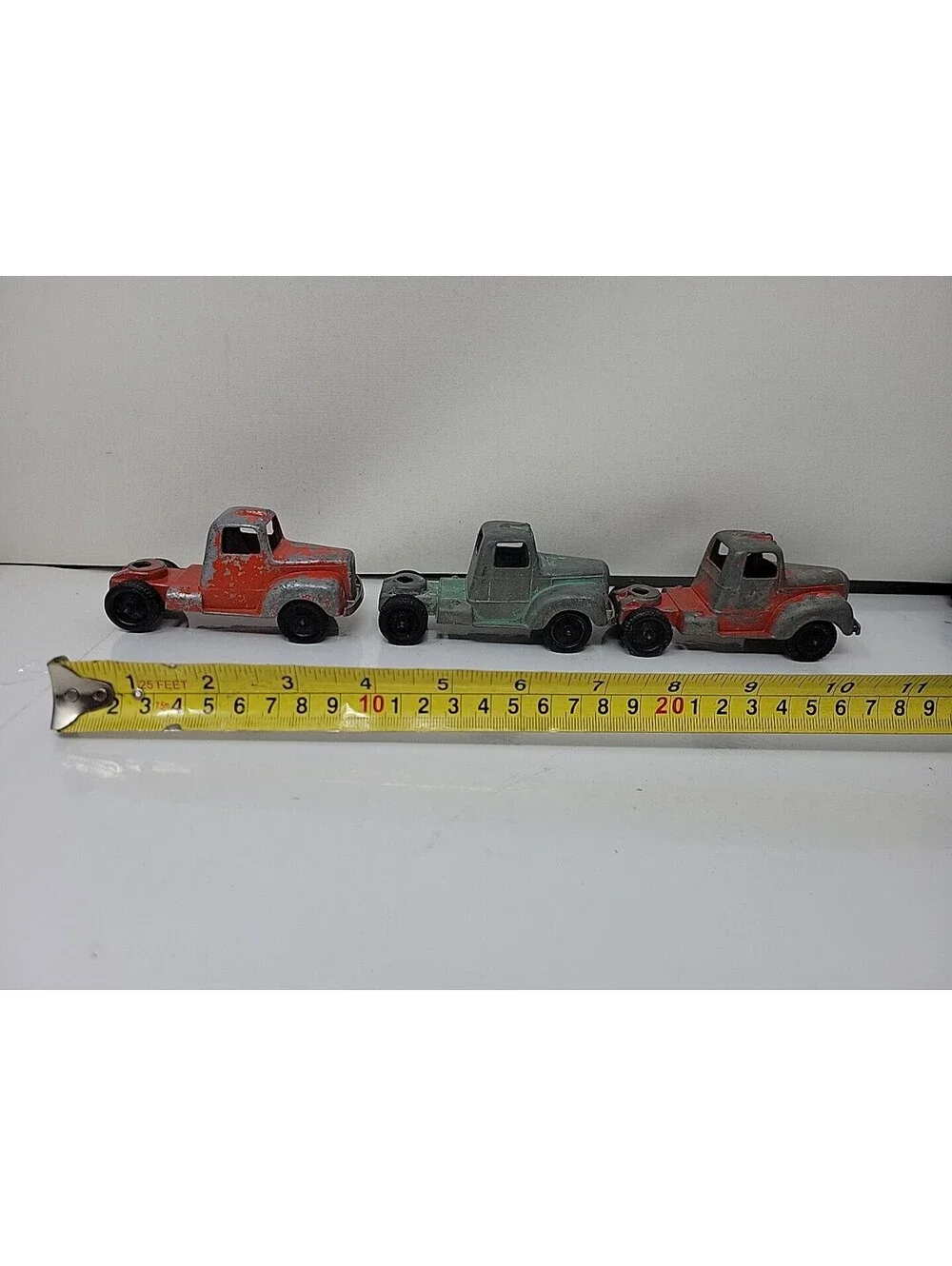 15 Vintage Tootsietoy  lot Of 15 Made in USA diecast metal Cars & Trucks